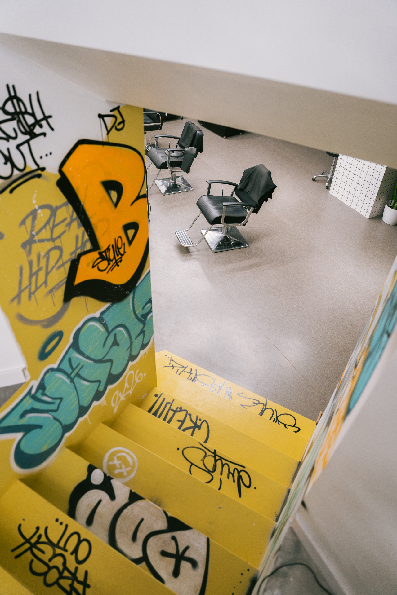 Fresh Out stairwell graffiti - overhead