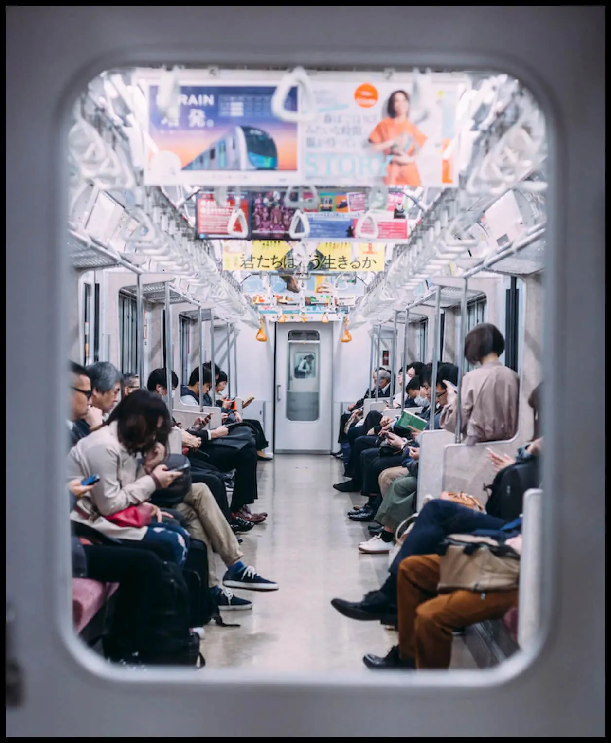 Tokyo train - mood references
