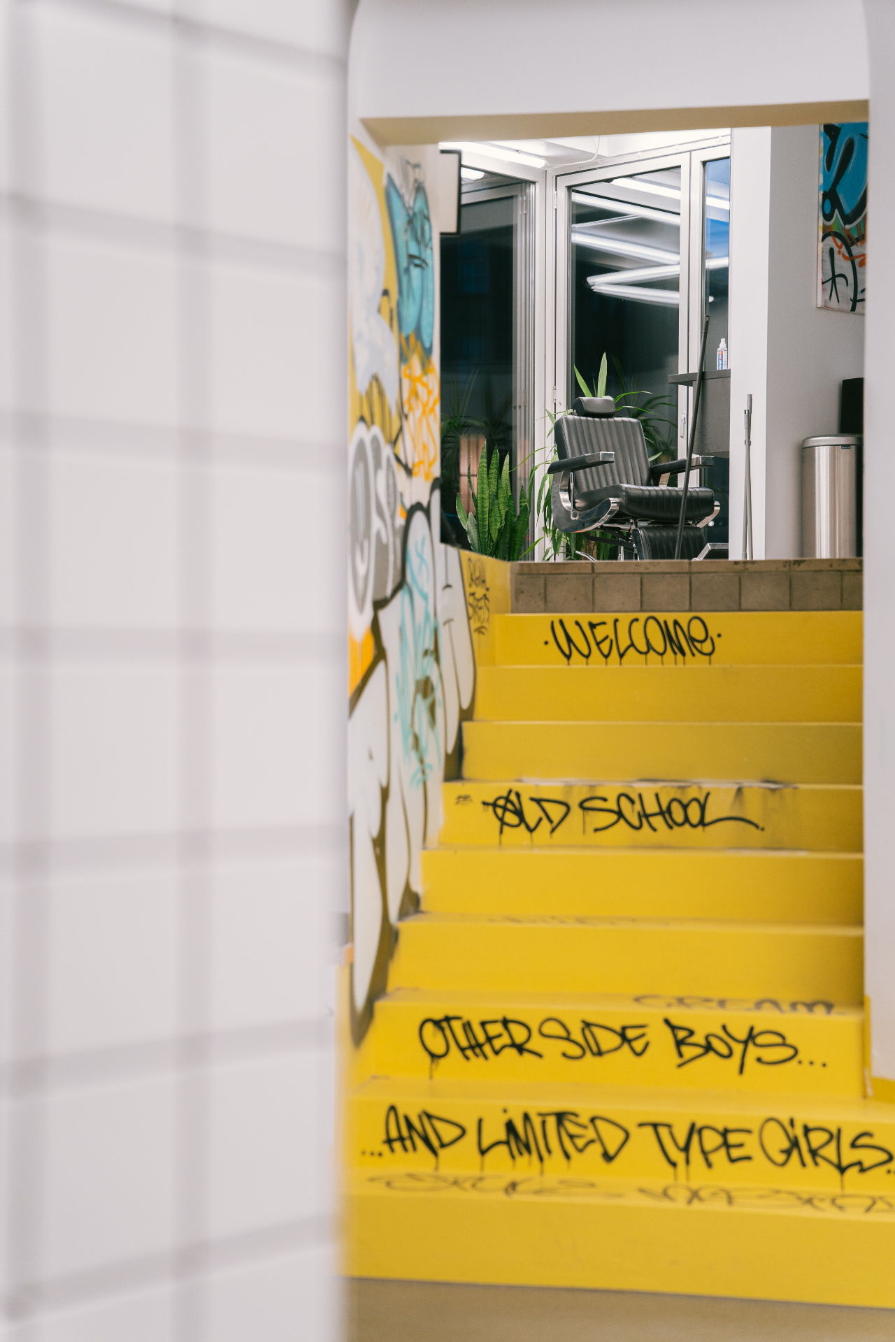 Fresh Out stairwell - Welcome / Old School graffiti